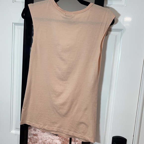 Theory v-neck tank top peach color medium - Picture 4 of 5
